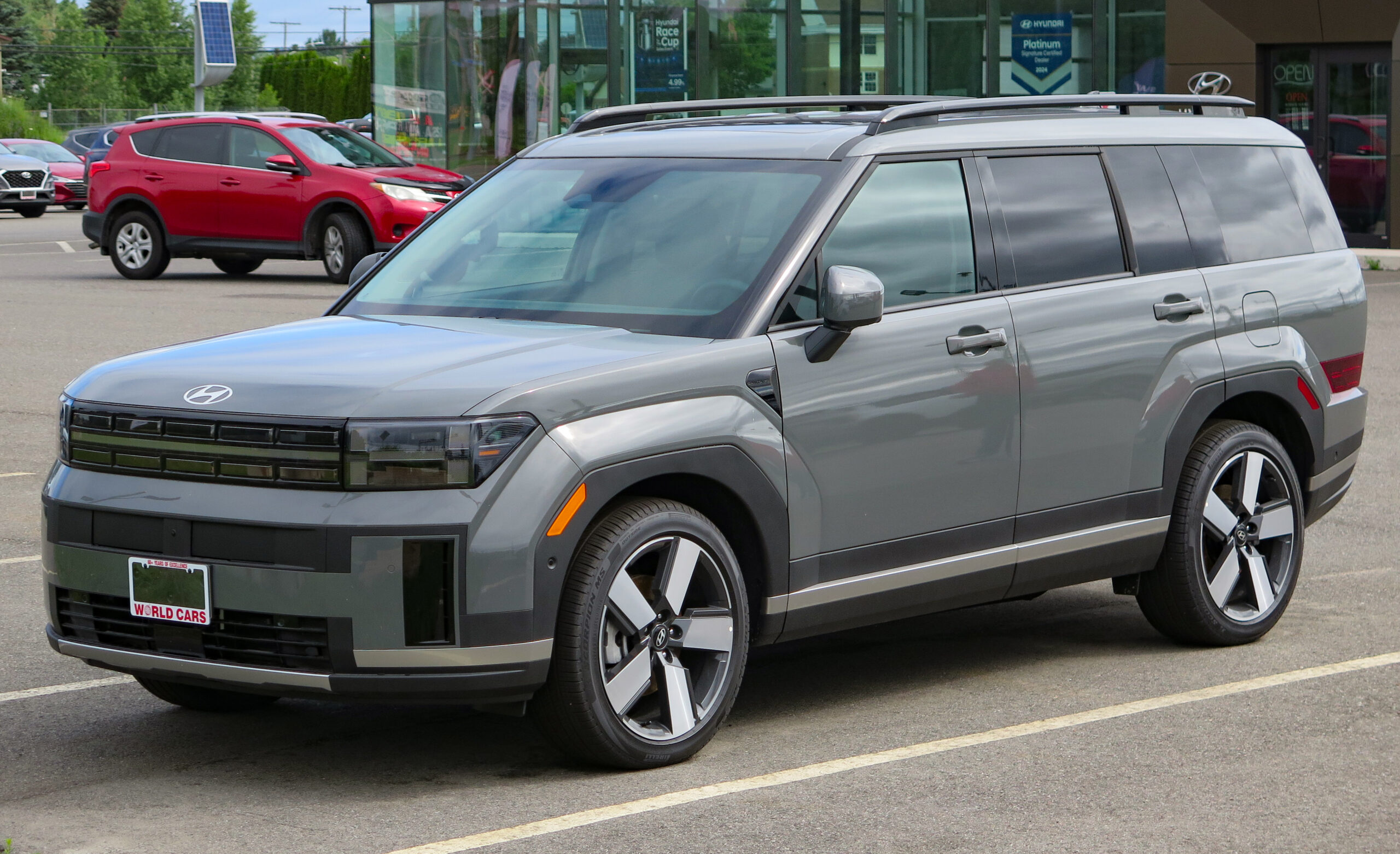 2024_Hyundai_Santa_Fe_Luxury_AWD_in_Hampton_Grey,_front_left,_2024-06-30